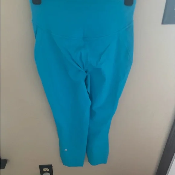Like new Lululemon 3/4 length leggings - Picture 3 of 7